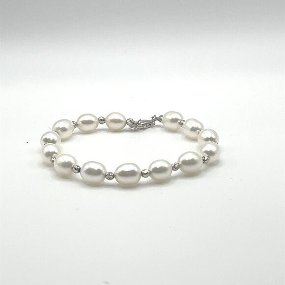 Girls Children Pearl and Rondelle Bracelet, Flower Girl Pearl Bracelet - Picture 2 of 6